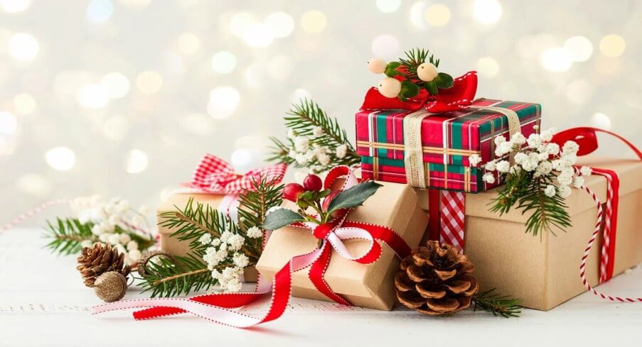 151,942 Christmas Friends Gifts Royalty-Free Photos and Stock Images |  Shutterstock