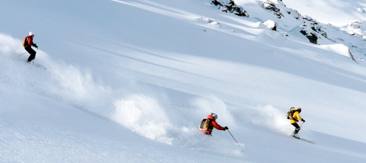 Skiinng in Manali, Himachal Pradesh