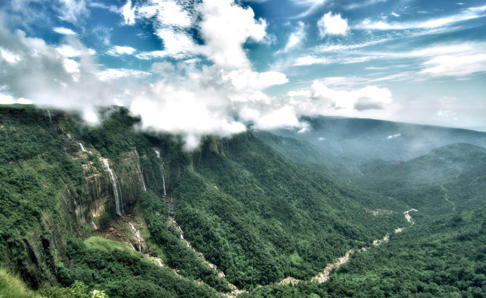 Nohsngithiang Falls Meghalaya