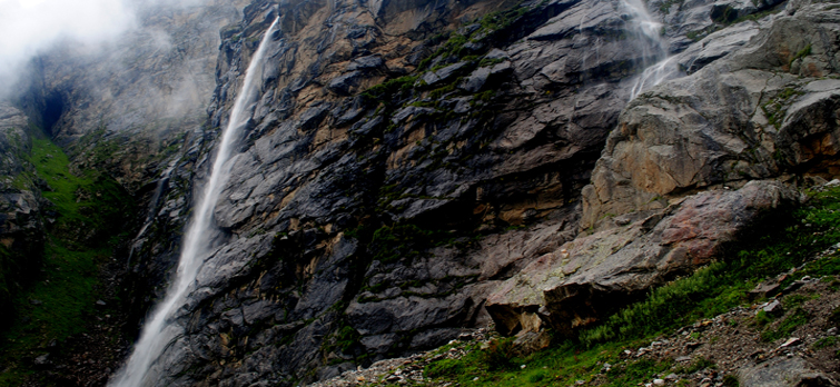 Vasudhara Falls