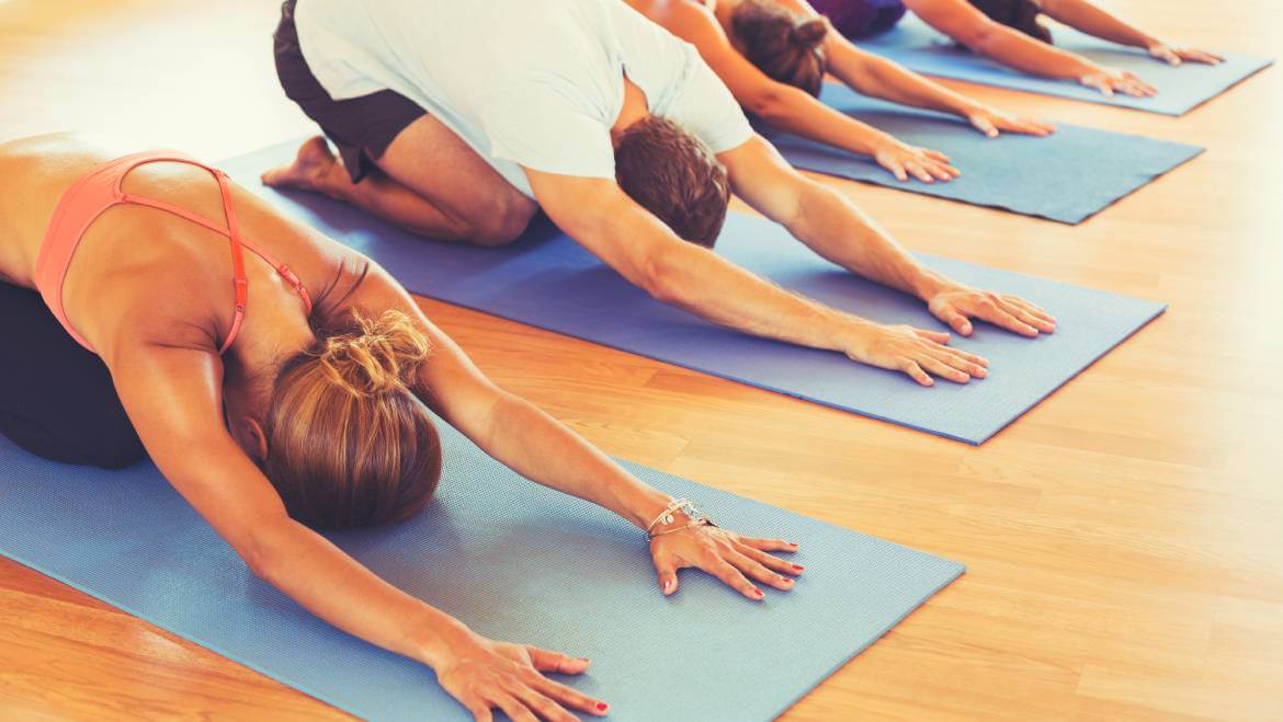 13 Best Yoga Training Centres & Ashrams in Rishikesh, Uttarakhand