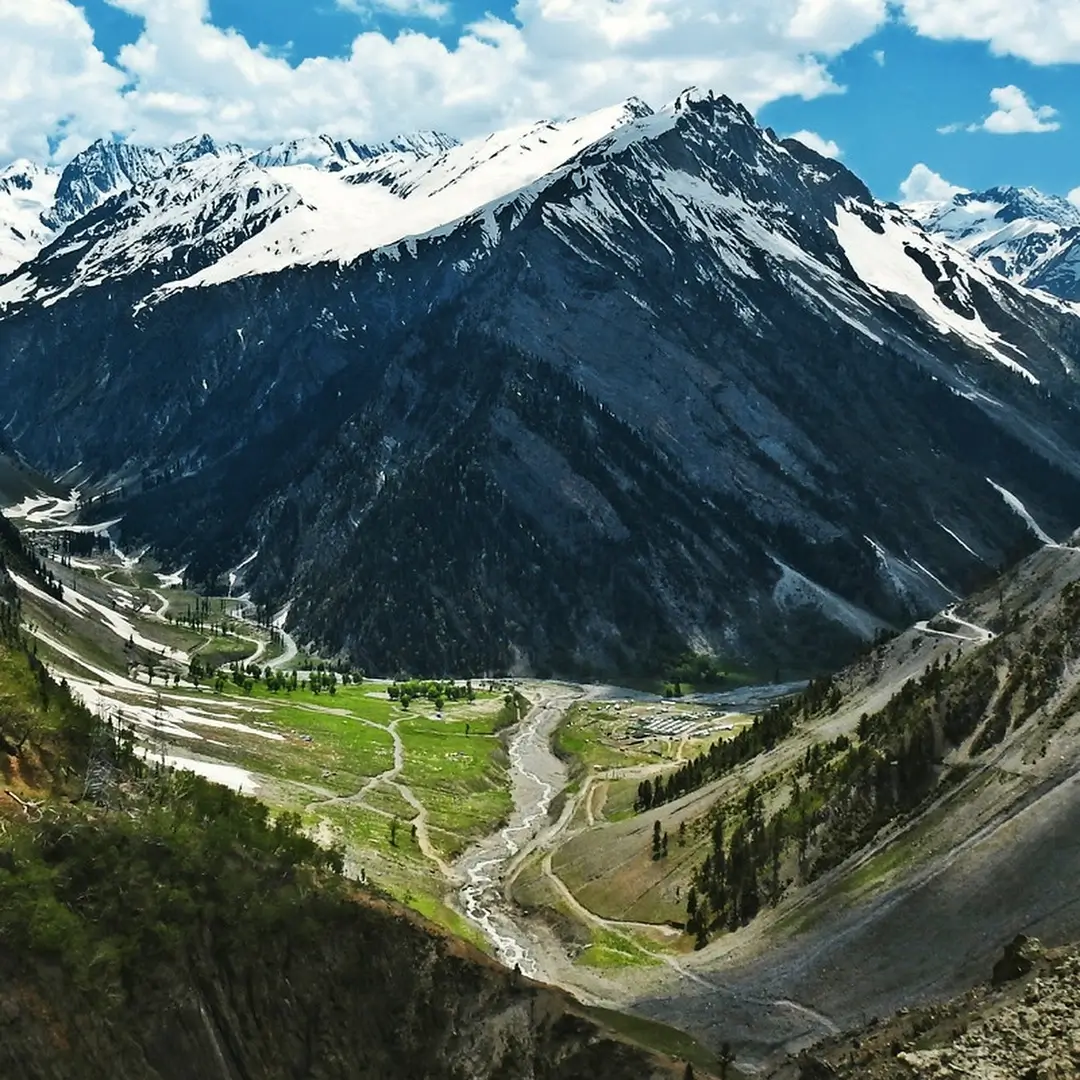 Kashmir Houseboat With Sonmarg